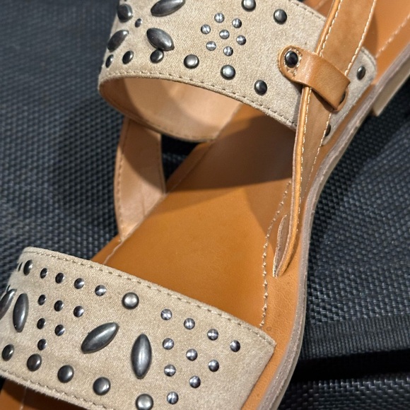 Comfortable brown studded sandals - Picture 7 of 9